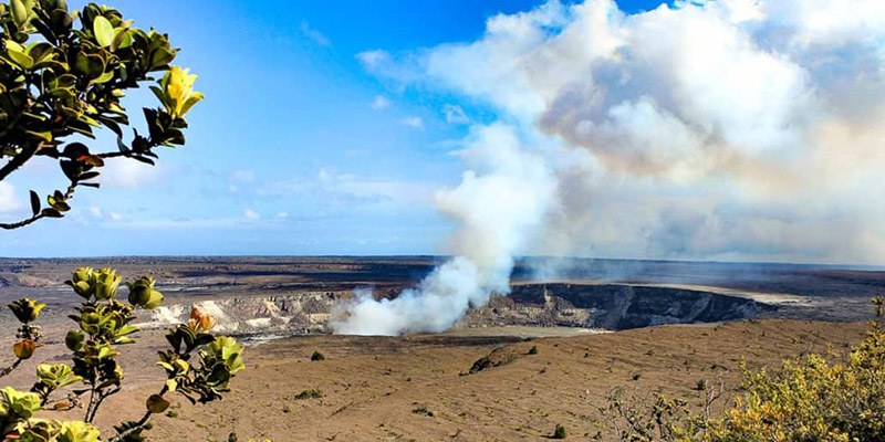Halemaumau-Crater-Volcanoes-National-Park-Hawai