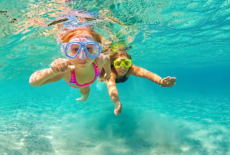 snorkelers-kids-Visitors-Underwater-Ocean-Hawaii